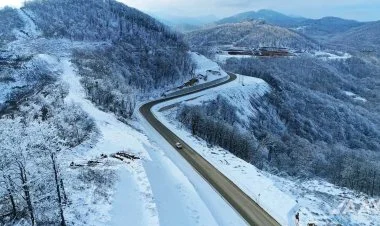 Zəfər yolu qardan təmizlənir