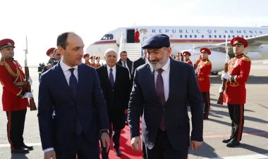 Nikol Paşinyan nümayəndə heyəti ilə Gürcüstandadır