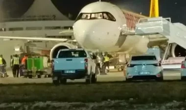 Təyyarə yük yerindən gələn qışqırıqlara görə məcburi endi