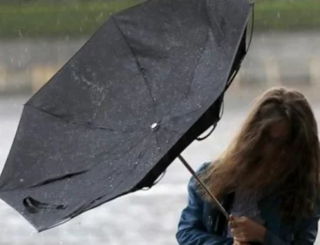 Bəzi ərazilərdə külək güclənib, yağış yağır