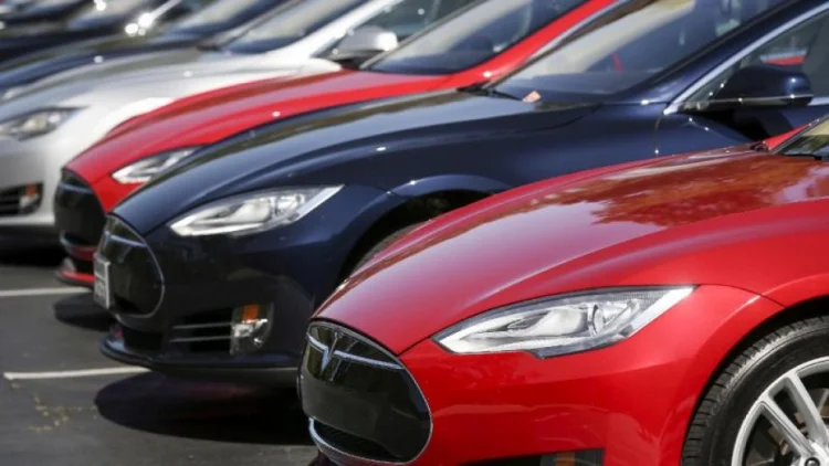 "Tesla" 1.6 milyon elektromobili geri çağırdı
