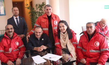 Qızıl Aypara əməkdaşları Qarabağdakı ermənilərə baş çəkib