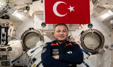 Gezeravcının kosmosa səyahəti sona çatır T