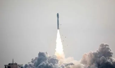 Çin bir gündə iki daşıyıcı raketlə orbitə 20 peyk çıxarıb