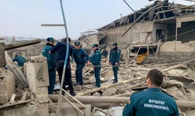 İrəvanda güclü partlayış baş verib, dağıntılar və çökmə var