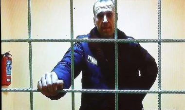 Putinin rəqibi Aleksey Navalnı həbsxanada vəfat edib