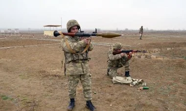 Hərbi vəzifəlilərin praktiki vərdişləri təkmilləşdirilir