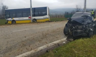 Türkiyədə avtobusla minik maşını toqquşub: 1 ölü, 8 yaralə