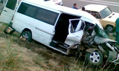 Salyanda mikroavtobus aşdı