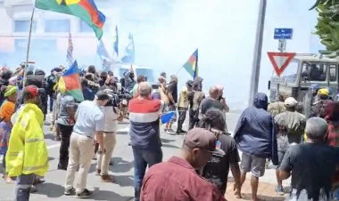 Yeni Kaledoniya sakinləri fransalı nazirlərə etiraz edirlər