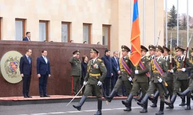 Papikyan fransalı həmkarı ilə görüşdü FOTO