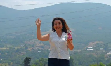 Hadruta 30 il əvvəl götürdüyü gəlinciklə qayıtdı...