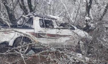 Lerikdə "Toyota" markalı avtomobil çaya aşıb, ölən var