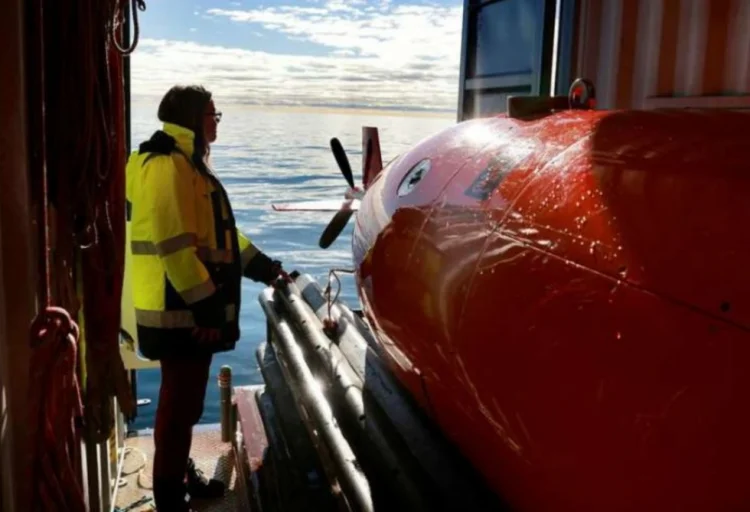 İsveç sualtı qayığı Antarktidada yoxa çıxıb