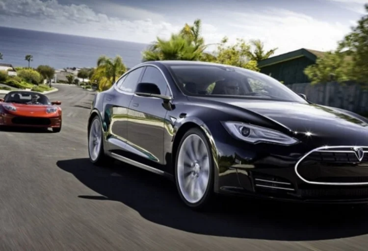 “Tesla” 2,2 milyon avtomobilini geri çağırıb