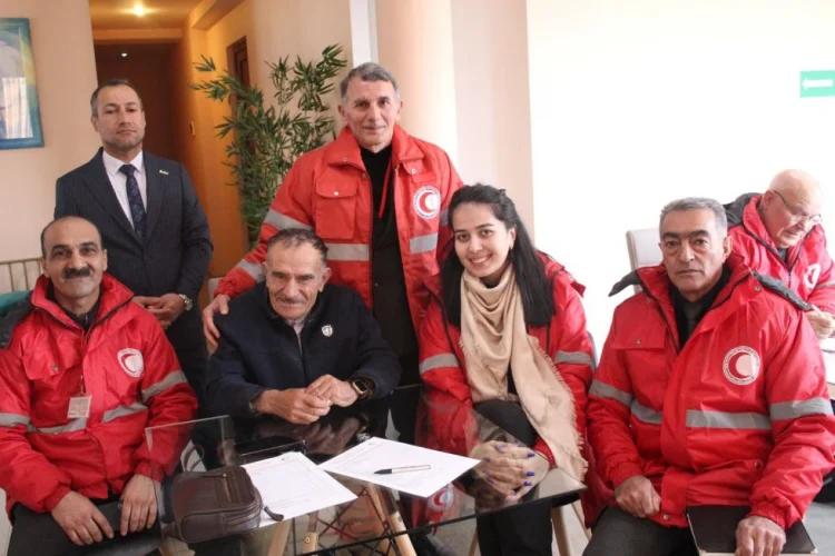 Qızıl Aypara əməkdaşları Qarabağdakı ermənilərə baş çəkib