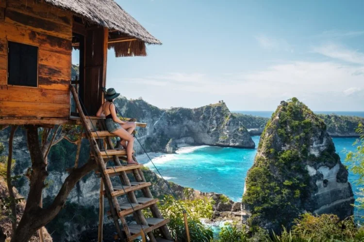 Bali 10 dollarlıq turist vergisi tətbiq edib