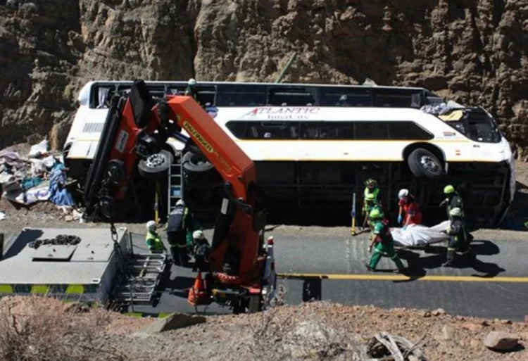 Cənubi Afrikada avtobusun aşması nəticəsində 8 nəfər ölüb