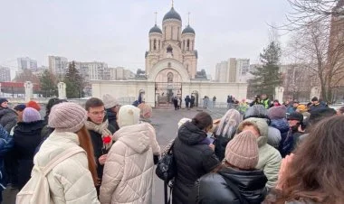 Moskvada Aleksey Navalnı ilə vidalaşmaq üçün insanlar gəlir