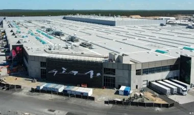 "Tesla" fabriki yanğın səbəbindən təxliyə edilib