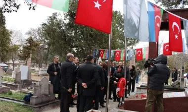 Səfir Rəsulzadənin məzarını ziyarət etdi