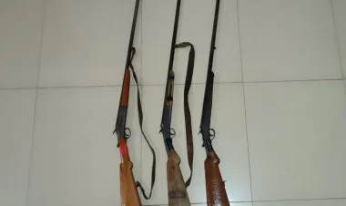 Laçında qanunsuz saxlanılan odlu silahlar götürüldü