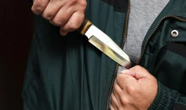 Ağcabədidə qardaş bacısını bıçaqladı