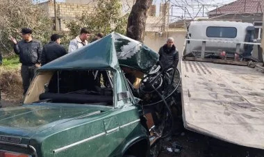 Evakuatorla minik maşını toqquşdu: ölən var