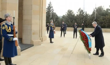 Qazaxıstan Prezidenti Şəhidlər xiyabanını ziyarət etdi