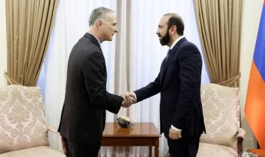 Lui Bono İrəvana gəldi