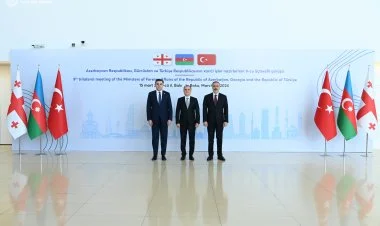 XİN başçılarının üçtərəfli görüşü başladı VİDEO