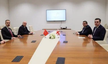 Hakan Fidan Bakıda gürcü həmkarı ilə görüşdü