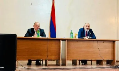 Paşinyan Azərbaycan kəndlərini zəbt etmiş əhali ilə görüşüb