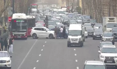 Şəhərin mərkəzində ağır tıxac yaranıb