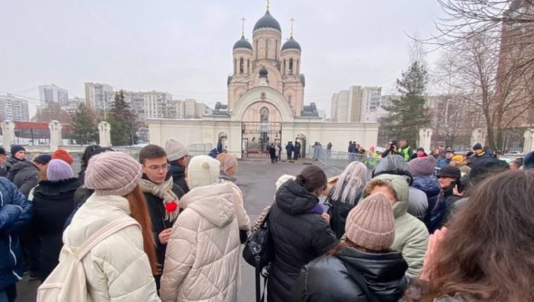 Moskvada Aleksey Navalnı ilə vidalaşmaq üçün insanlar gəlir