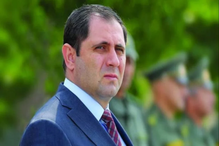 Ermənistanın müdafiə naziri Papikyan İrana yola düşüb