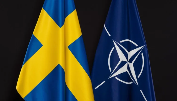 İsveç bayrağı NATO mənzil-qərargahında VİDEO