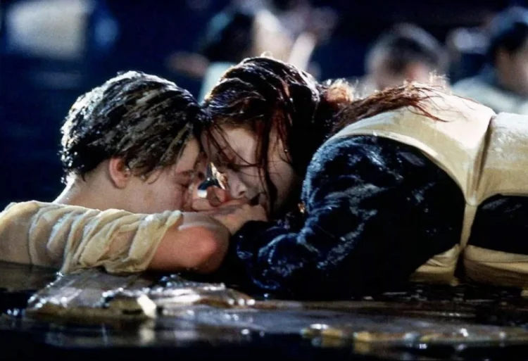 “Titanik” filmindəki qapı hərracda 718 min dollara satılıb