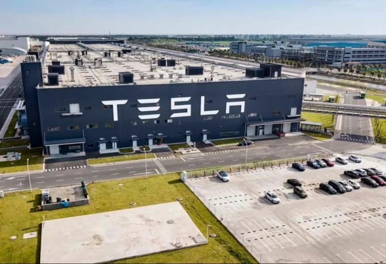 “Tesla” İtaliyada zavod açmaq üçün danışıqlar aparır
