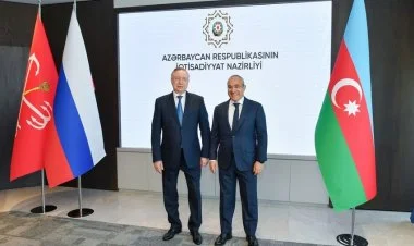 Sankt-Peterburqun qubernatoru Aleksandr Beqlov Bakıdadır