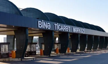 Binə Ticarət Mərkəzində yanğın olub FOTO