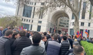 Ermənistan XİN binası qarşısında etiraz aksiyası keçirilir