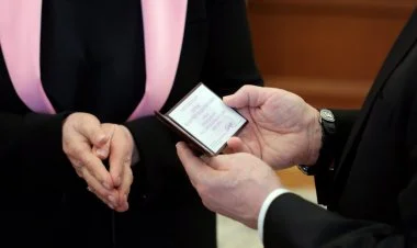 Rusiya MSK sədri Putinə prezident mandatını təqdim edib