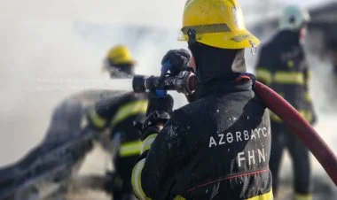 Bakıda taxta bazarı yanır VİDEO