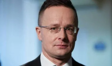Peter Siyarto Azərbaycana səfərə yola düşüb