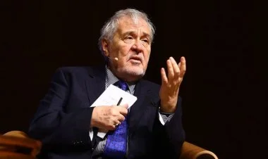 İlber Ortaylının təyyarədə halı pisləşdi