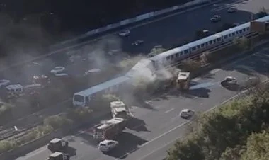 ABŞ-da yük qatarı relsdən çıxaraq alovlanıb