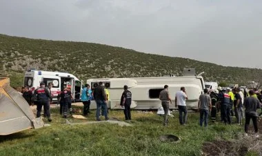 Türkiyədə mikroavtobus aşıb, ölən və yaralananlar var