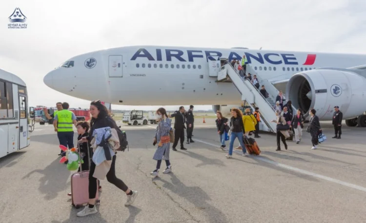 "Air France" təyyarəsi təcili Bakıya endi