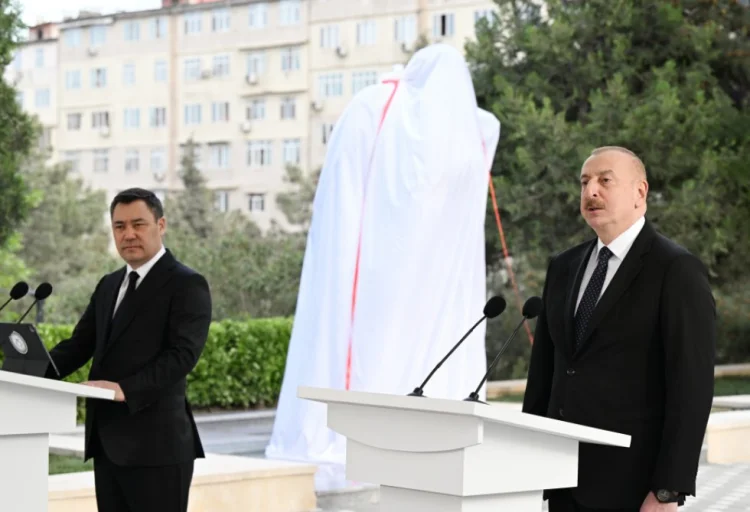 Prezidentlər Çingiz Aytmatovun abidəsinin açılışında VİDEO